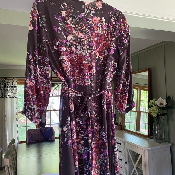 Black and floral wrap dress - Picture 3 of 4